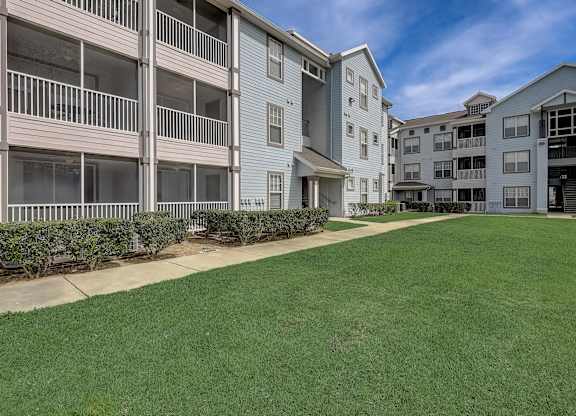 the preserve at city center apartments patio and grass yard