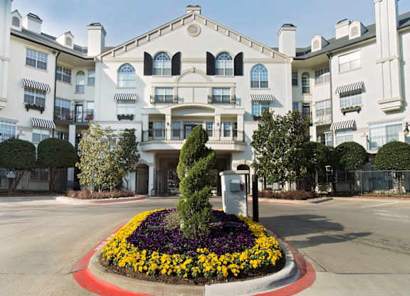 the building in which the hotel is located