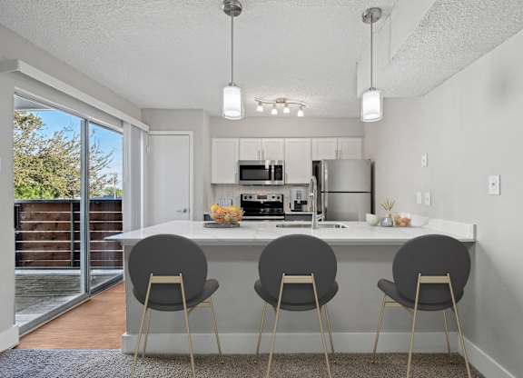 the preserve at ballantyne commons apartment kitchen and breakfast bar with stools