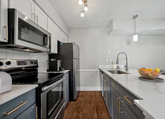 the preserve at ballantyne commons apartment kitchen with stainless steel appliances