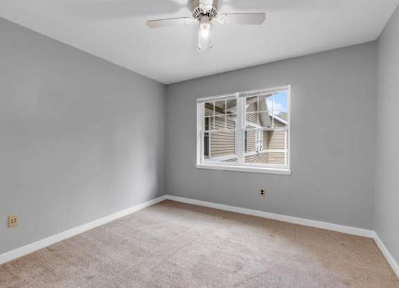 Spacious Second Bedroom at Haven West, Maine, 04011