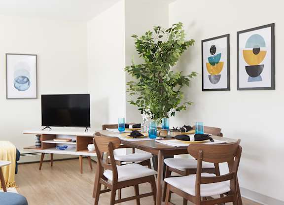 Dining And Living Area at Atlantic Pointe, Brunswick