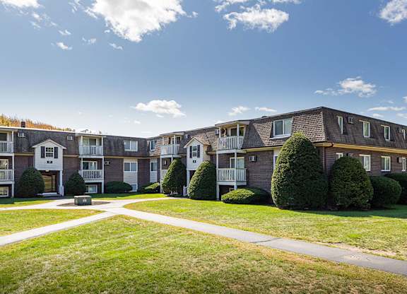 Elegant Exterior View at Ashford Crossing, Massachusetts, 01545