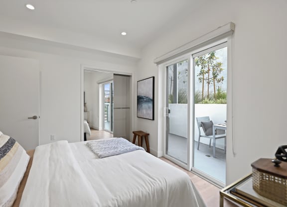 additional photo for property listing at luxurious beach house for the whole family hermanus, western at The Fairfax Flats Apartments, Los Angeles, California