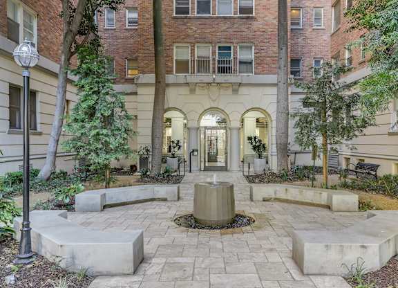 Courtyard View at Park Wilshire, Los Angeles, CA 90057