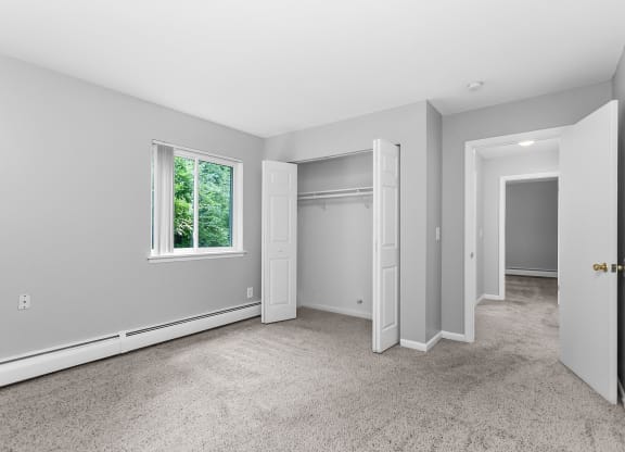an empty bedroom at Eagle Pointe New London