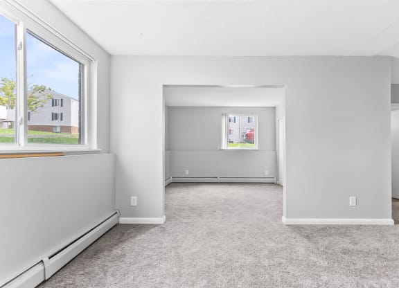 the living room and dining room at Eagle Pointe New London