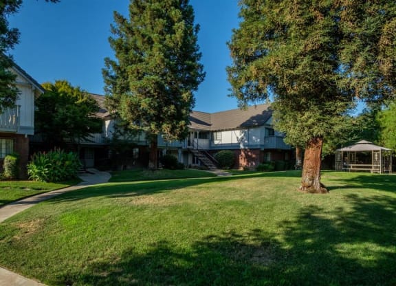 Lush Landscaping at Oxford Park Apartments, Fresno, CA