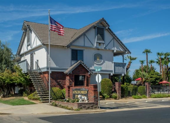 Apartment Exterior at Oxford Park Apartments, California, 93720