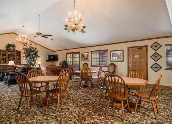 Clubhouse Resident Lounge at Oxford Park Apartments, Fresno, 93720