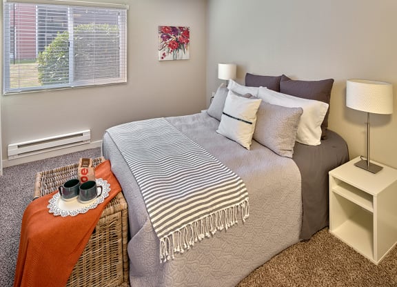 the preserve at ballantyne commons apartments bedroom with bed at Quartz Creek, Mountlake Terrace, Washington