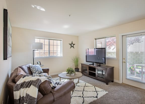 a living room with a couch and a tv  at Quail Springs, Washington, 99353