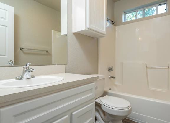 Two Bedroom w/ Den | Bathroom