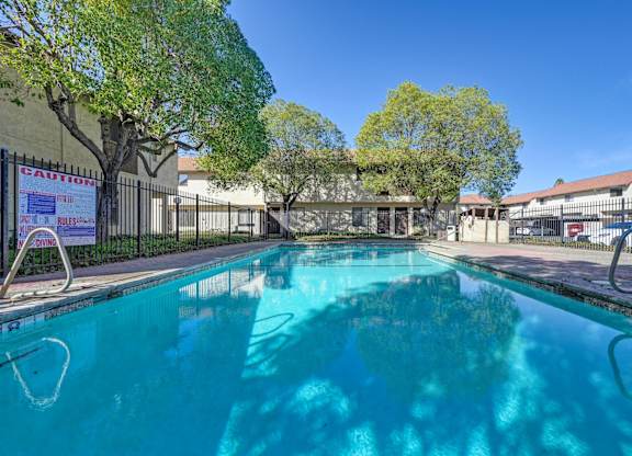 Townhomes at 201 | Outdoor Pool