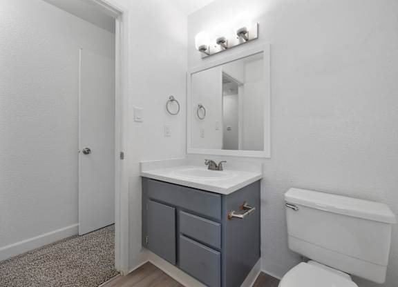 Townhomes at 201 | Bathroom