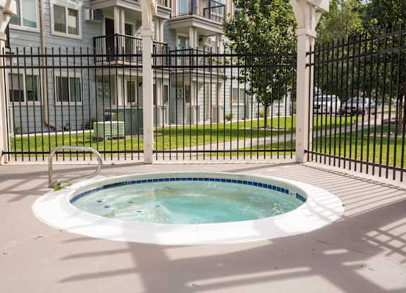 Sunset Apartments | Outdoor Hot Tub