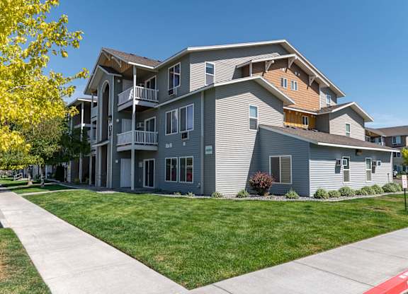 Center Pointe | Exterior Building