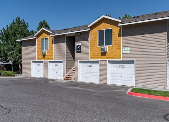Center Pointe | Exterior Building