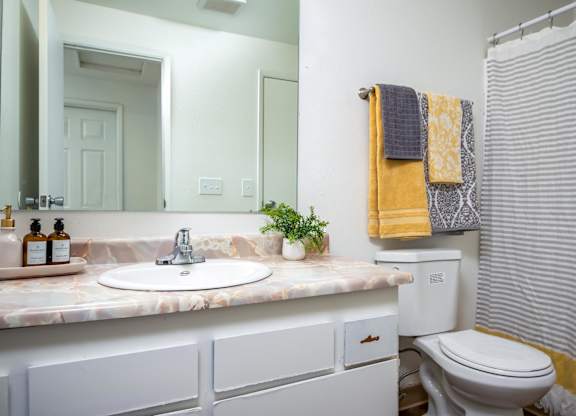 Sedona| Bathroom