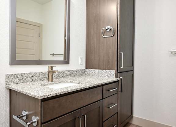 Tidewater Apartments | Bathroom