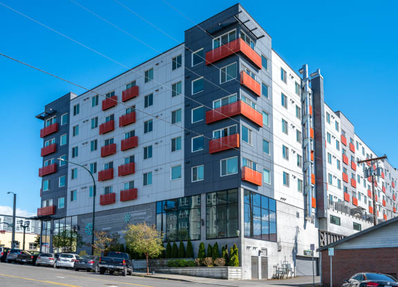 Apartments in Everett WA - The Waterline - Exterior View of The Apartment Building with Lush Landscaping