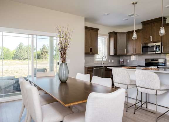 Tidewater Apartments | Dining Room & Kitchen