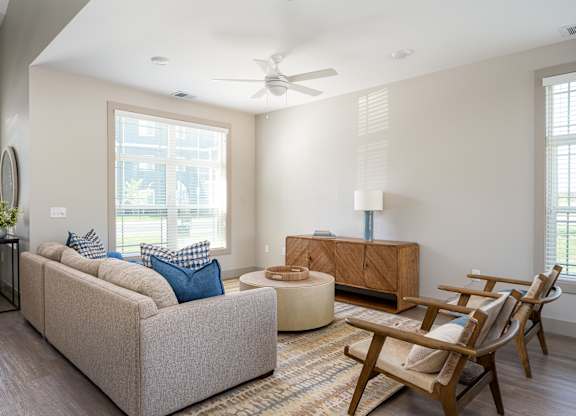 Tidewater Apartments | Living Room