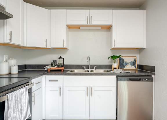 Pacific Village | Kitchen