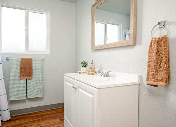 Pacific Village | Bathroom