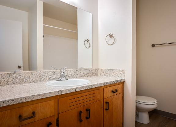 56 Commons | Bathroom