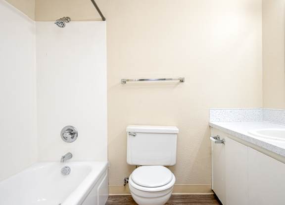 Sunset Apartments | Bathroom