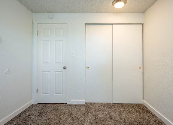 Arlo on 10th |Bedroom