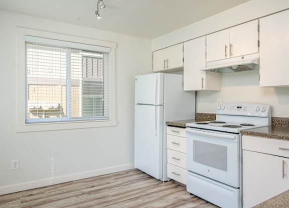 Arlo on 10th |Kitchen