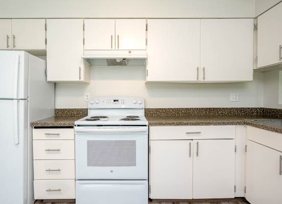 Arlo on 10th |Kitchen