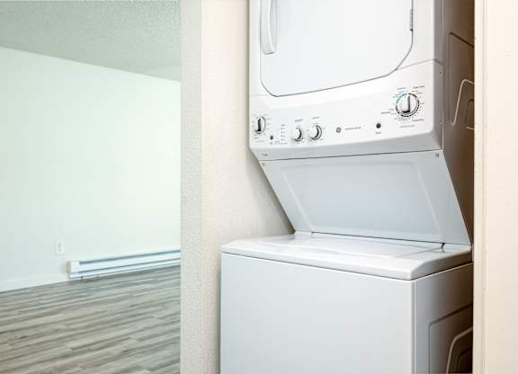 Arlo on 10th |Washer & Dryer
