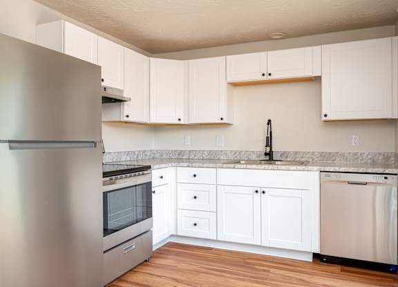 Pacific Village | Kitchen