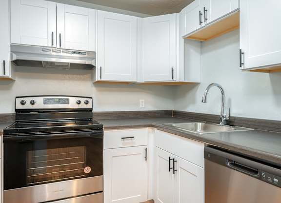 Pacific Village | Kitchen