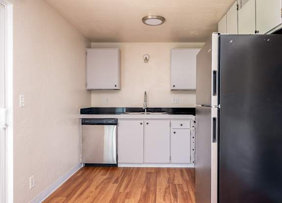 Pacific Village | Kitchen
