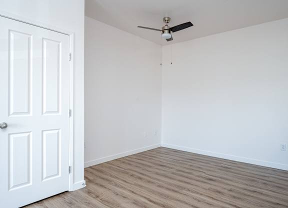 Center Pointe | Entry & Dining Room