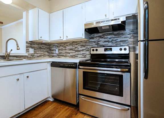 Stainless Steel Appliances at Boston Woods Apartments, San Antonio, Texas