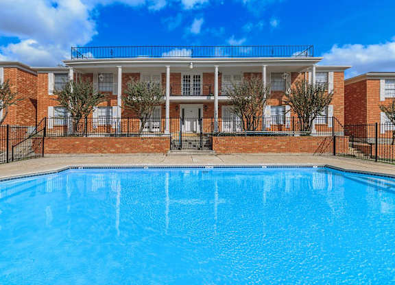 Pool And Sundecks at Boston Woods Apartments, San Antonio TX, Texas