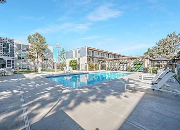 the swimming pool at the district flats apartments in lenexa at Park at Fitzsimons Apartments, Colorado