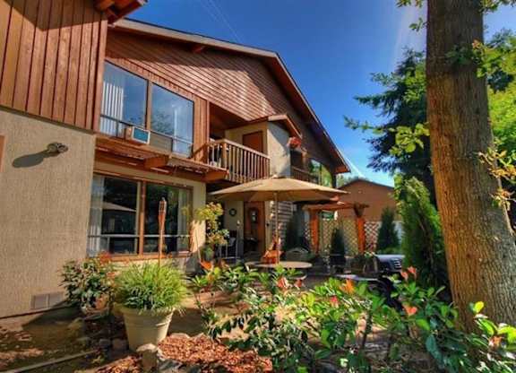 Milton Apartments - Autumn Village Apartments - Exteriors