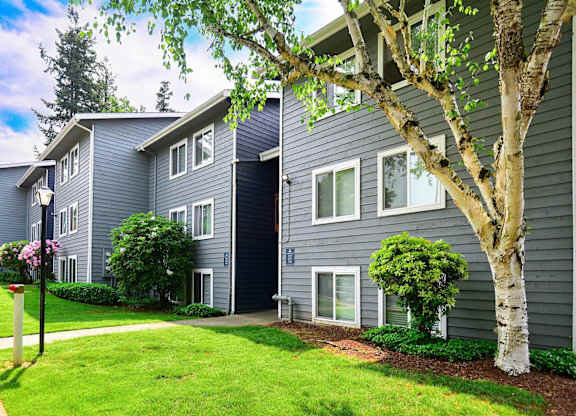 Building Exterior at Inlet View Apartments, Silverdale, WA, 98383