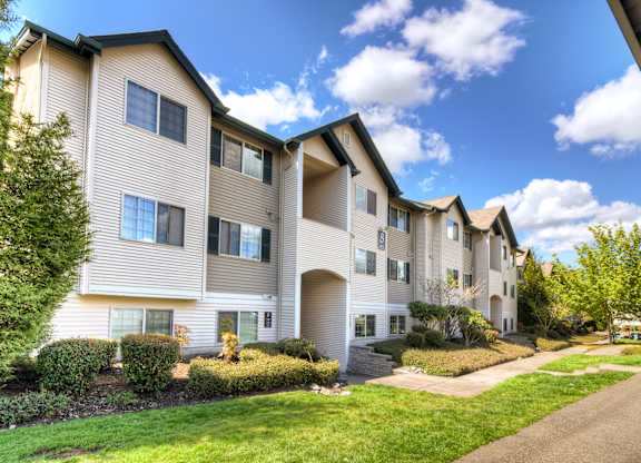 Exterior area at Deer Creek Apartments, Puyallup, Washington