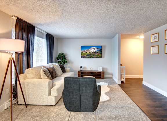 Lakewood Apartments - MOD 83 Apartments - Living Room 4