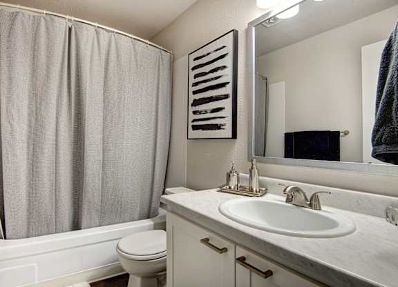 Lakewood Apartments - MOD 83 Apartments - Bathroom