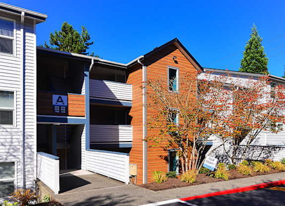 The Lynx Exterior Building at The Lynx Apartments, Washington