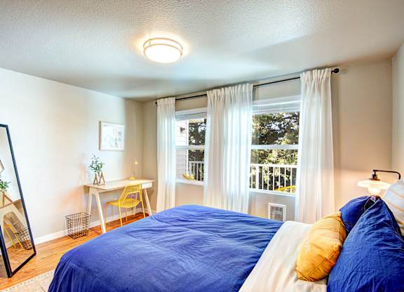 Bedroom at The Lynx Apartments, Everett, Washington
