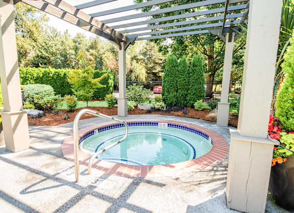 Outdoor Spa at Signature Pointe, Washington
